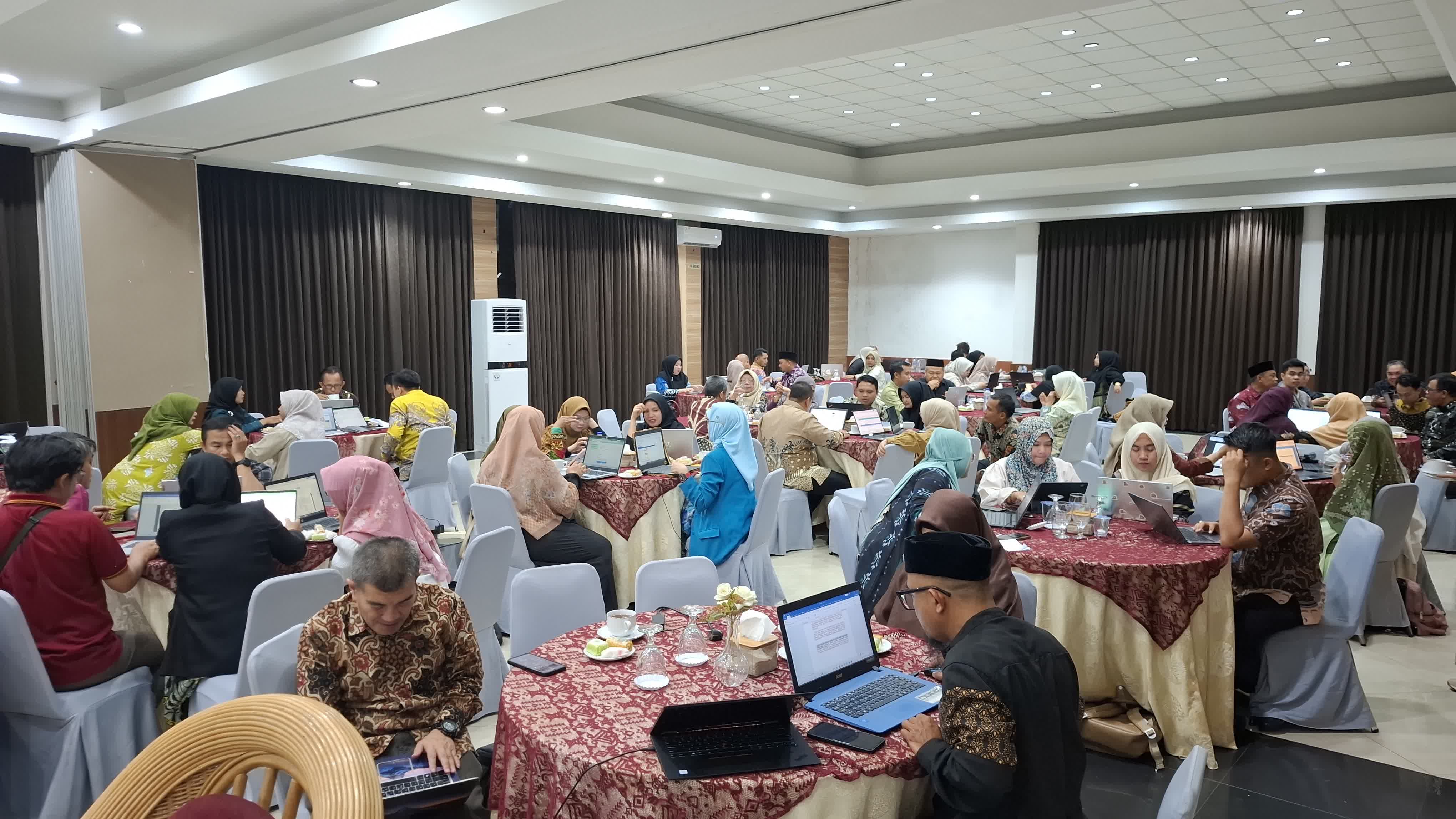 Evaluasi Renstra Jadi Agenda Strategis Raker IAIN Curup, Peserta Antusias Rumuskan Target Menuju UIN Berdampak dan Berkemajuan 