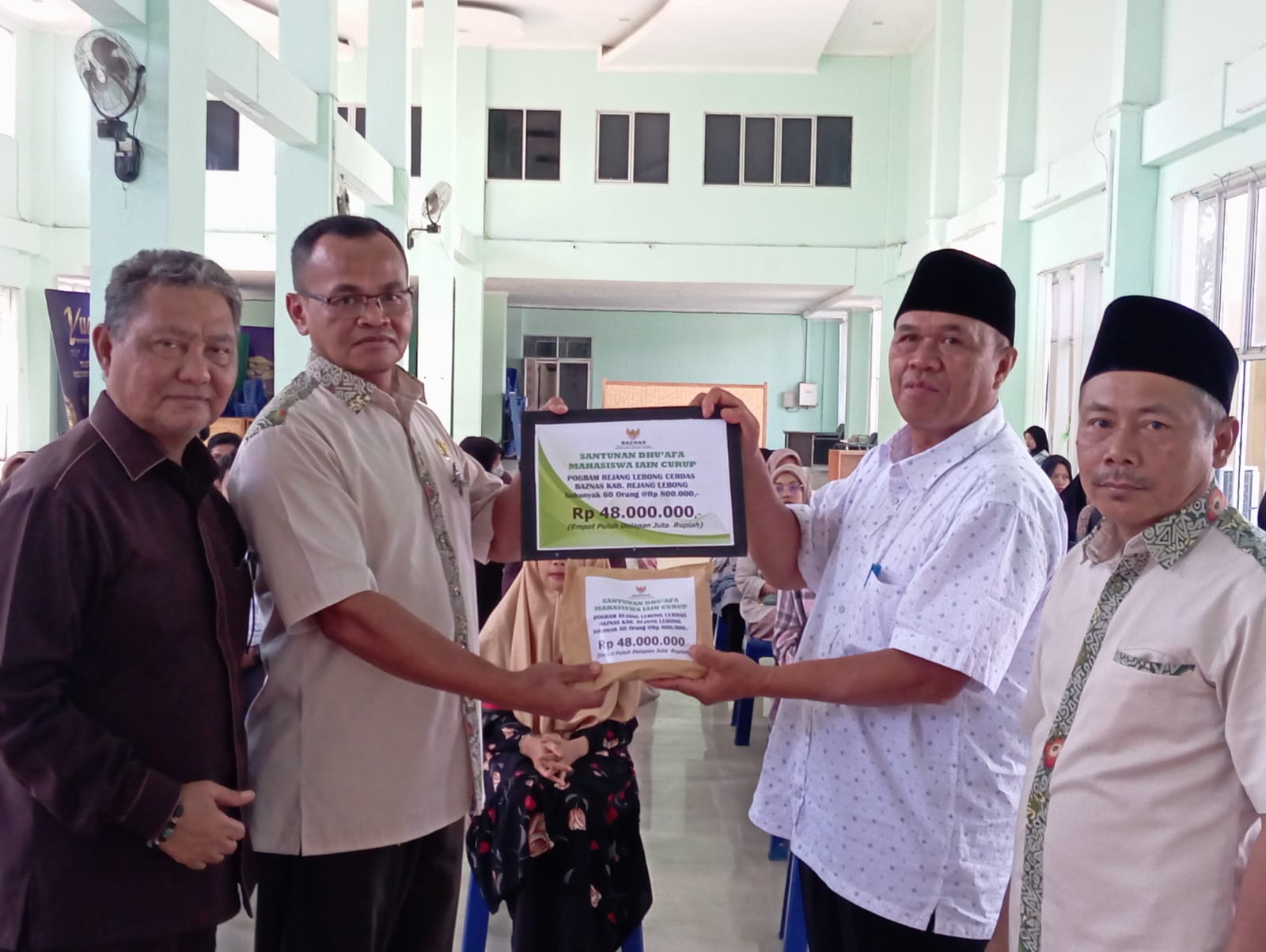 Sebanyak 55 orang mahasiswa dan mahasiswi IAIN Curup mendapatkan bantuan BAZNAS Kabupaten Rejang Lebong Tahun 2024