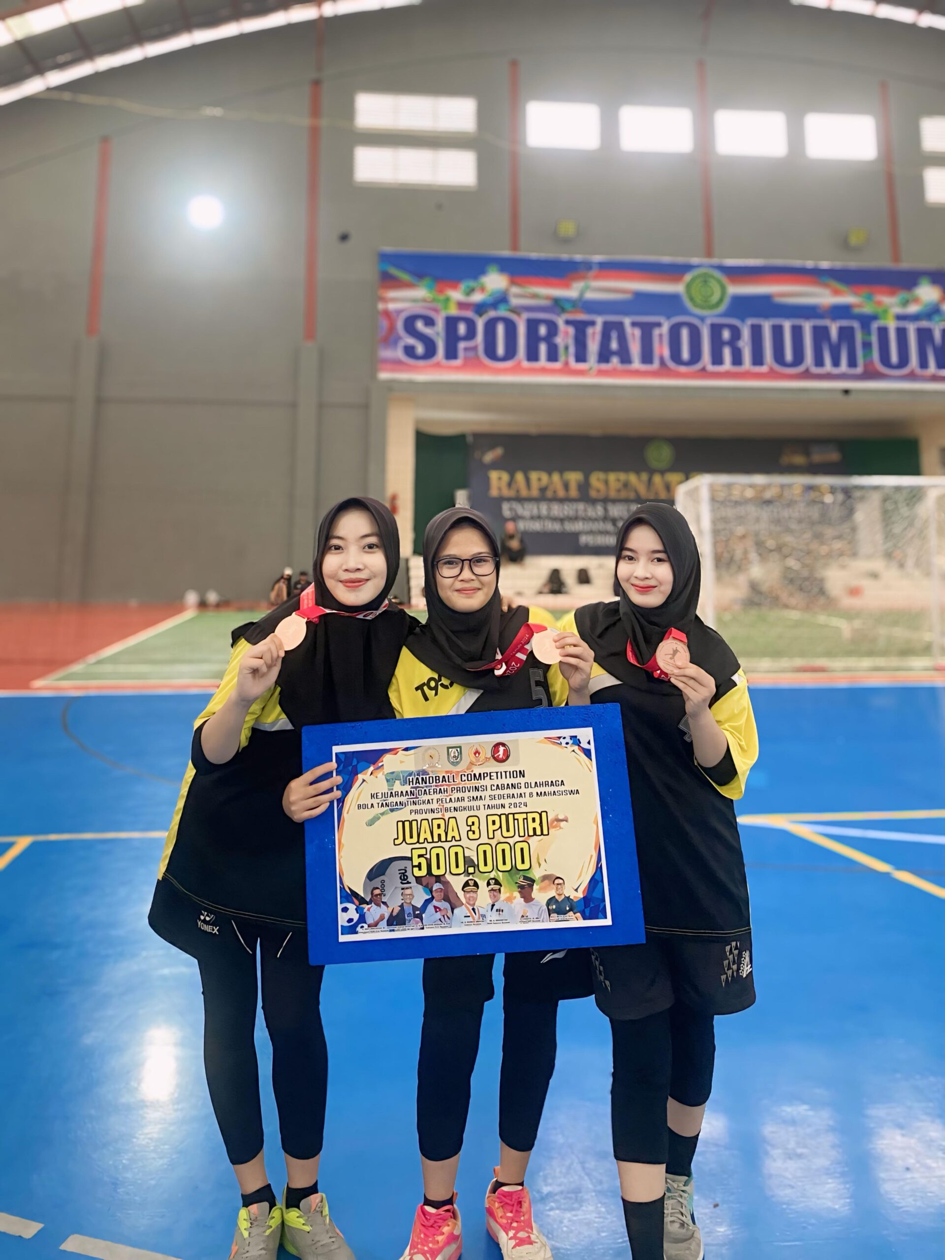 3 Mahasiswi IAIN Curup Raih Medali Perunggu Piala Gubernur Bengkulu dalam Kejuaraan Bola Tangan