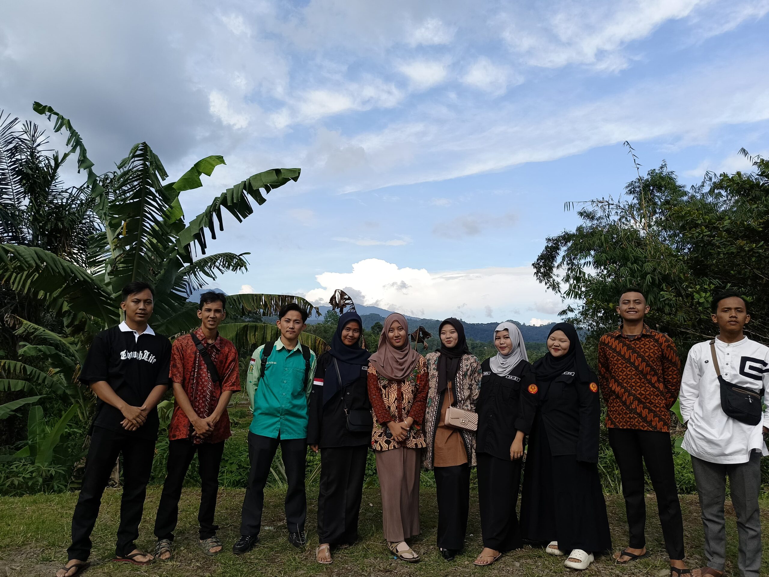 Gemar Berbagi di Bulan yang Penuh berkah bersama DEMA Fakultas Tarbiyah