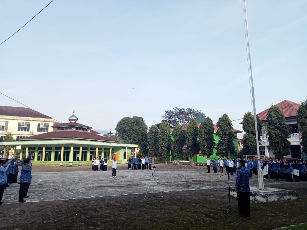 Apel Hormat Bendera: Dekan FSEI Berpesan tetap jaga kedisiplinan